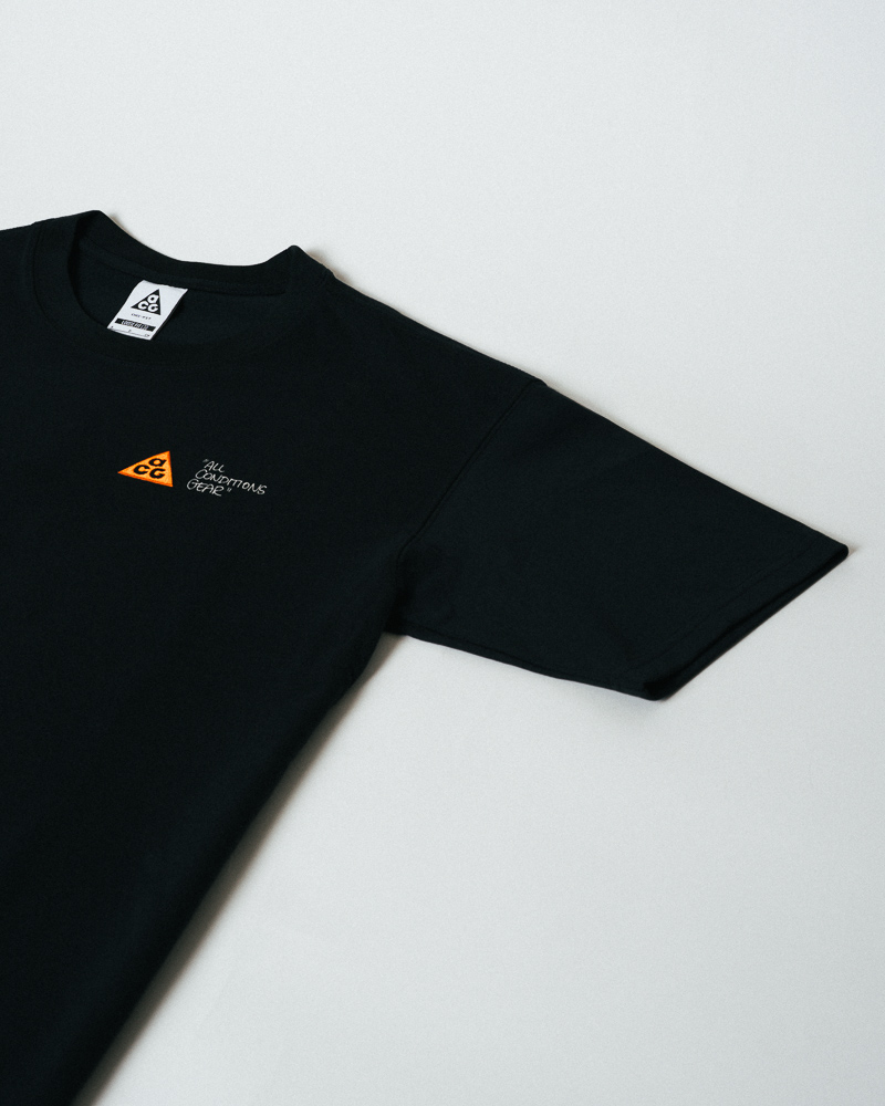 teeshirt Nika ACG dry fit sur fond blanc